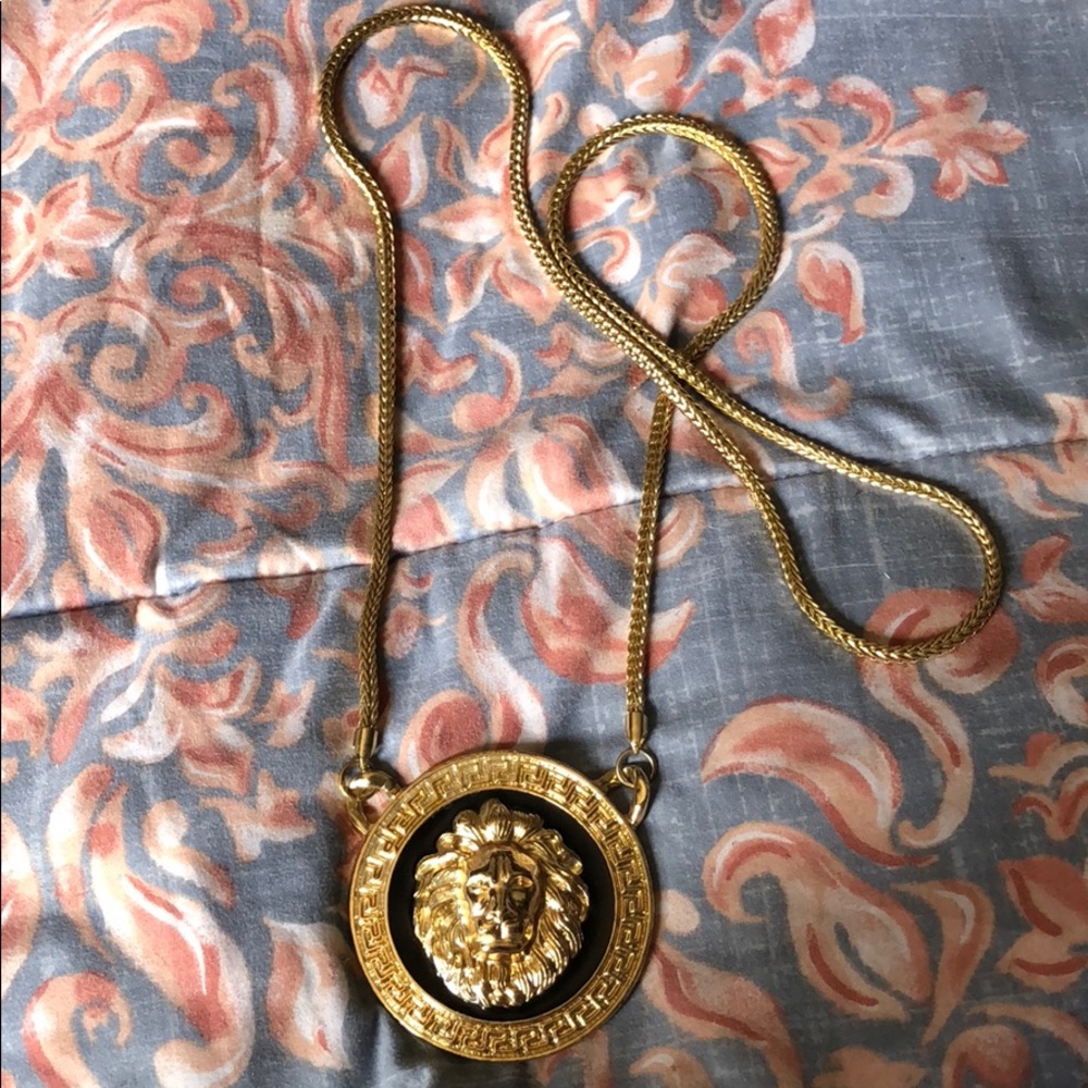 Men’s lion head chain and charm